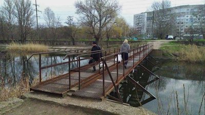 У Кропивницькому руйнується пішохідний міст, який сполучає два мікрорайони
