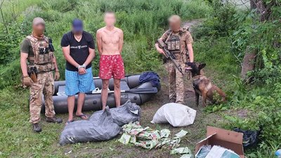 Через мінні поля заради заробітку: на Луганщині затримали двох чоловіків, які займались контрабандою