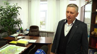 У селі Барашівка на Житомирщині призупинили будівництво нового мосту через річку Лісова У селі Барашівка на Житомирщині призупинили будівництво нового мосту через річку Лісова