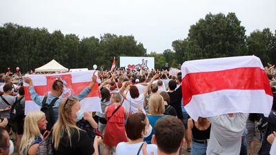 У Білорусі дружина арештованого опонента Лукашенка провела багатотисячний мітинг