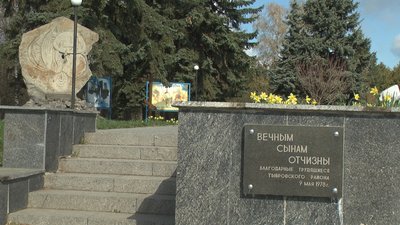 На Вінниччині демонтували радянську символіку з меморіального комплексу Слави На Вінниччині демонтували радянську символіку з меморіального комплексу Слави