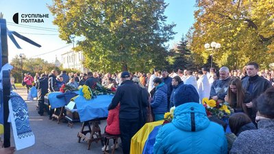 У Полтаві прощаються з чотирма воїнами, які полягли на Донеччині під час захисту України У Полтаві прощаються з чотирма воїнами, які полягли на Донеччині під час захисту України