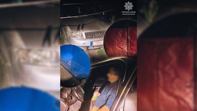 Нетверезі водії на Чернігівщині: в'їхав у паркан та пошкодив припаркований автомобіль