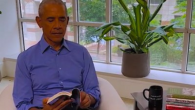 Обама проти заборони книжок у США: для цього він знявся у TikTok для бібліотеки