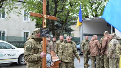 У громаді на Тернопільщині зустріли двох загиблих військових У громаді на Тернопільщині зустріли двох загиблих військових