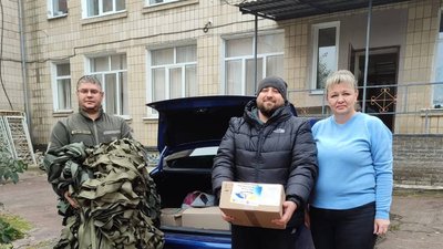 "5 тепловізорів зібрали. Ми, як одна сім’я". Історія сумської волонтерки Оксани Зіненко "5 тепловізорів зібрали. Ми, як одна сім’я". Історія сумської волонтерки Оксани Зіненко