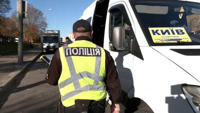 Перевірки міжобласних рейсів: поліція показала, як це проходить у Рівному Перевірки міжобласних рейсів: поліція показала, як це проходить у Рівному