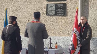 Погодився служити без вагань: на Тернопільщині встановили меморіальну дошку військовому медику Погодився служити без вагань: на Тернопільщині встановили меморіальну дошку військовому медику