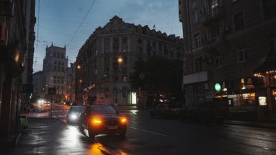 Вулиця в Харкові ввечері
