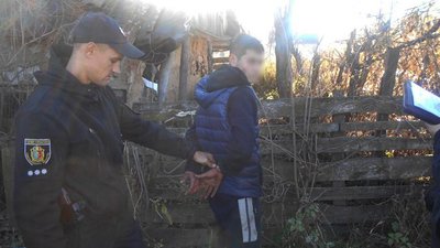 Поліцейські затримали 19-річного чоловіка за замах на вбивство.