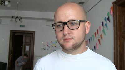 Батько-одинак розповів про три місяці життя під обстрілами та шлях з-під Маріуполя до Польщі