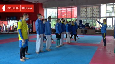 Полтавські каратисти із національної дефлімпійської збірної із тренером