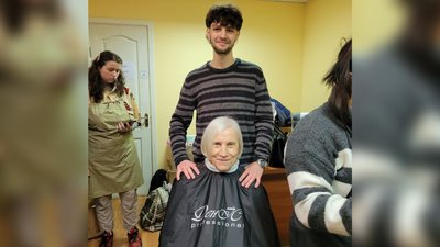 Переселенцям зробили нові стрижки
