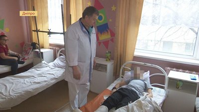 На пішохідному переході в передмісті Дніпра автівка збила жінку з дитиною