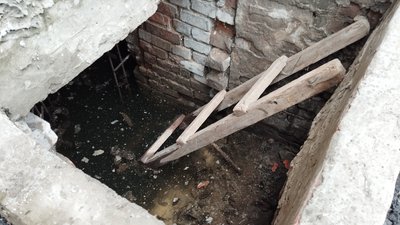 У Карлівці нечистотами підтоплює будинки