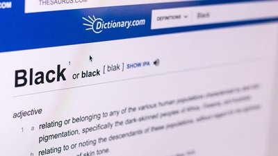 "Black" з великої літери. Словник Dictionary.com оновив терміни для позначення культури й раси