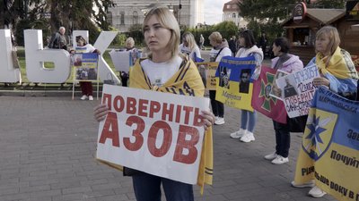 "Люди не мають забувати": у Луцьку відбулася акція на підтримку полонених захисників Маріуполя "Люди не мають забувати": у Луцьку відбулася акція на підтримку полонених захисників Маріуполя