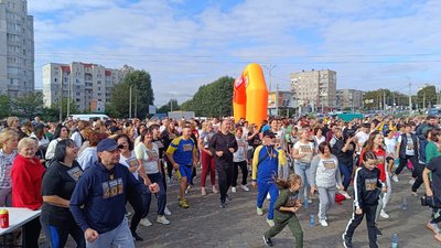 У Хмельницькому під час забігу "Братерство сталевих" зібрали понад 88 тисяч гривень для військових У Хмельницькому під час забігу "Братерство сталевих" зібрали понад 88 тисяч гривень для військових