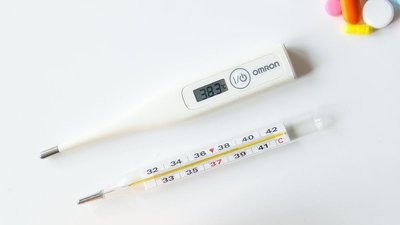 За добу в Дніпрі до медиків звернулося майже 900 людей з ознаками ГРВІ та грипу