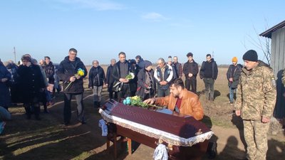 На Одещині простилися з сержантом, який загинув на Донецькому напрямку На Одещині простилися з сержантом, який загинув на Донецькому напрямку