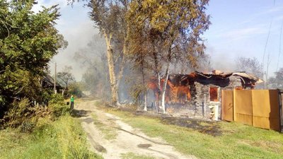 У селі на Чернігівщині через пожежу сухої трави вщент згоріли 7 будівель