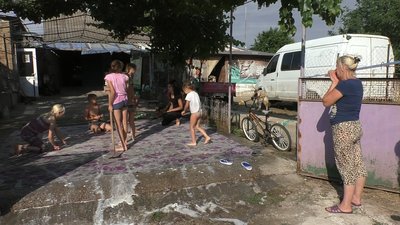 "Немає часу бідкатися". Як живе багатодітна родина на Запоріжжі, яка втратила бізнес через війну