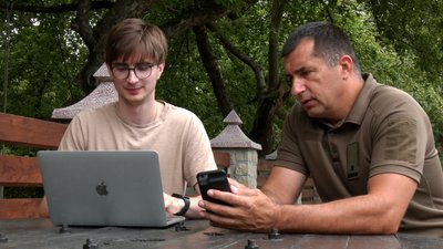 Пішли вчотирьох на фронт. Історія сім'ї Бурмеїв, яка захищає Україну від військ РФ