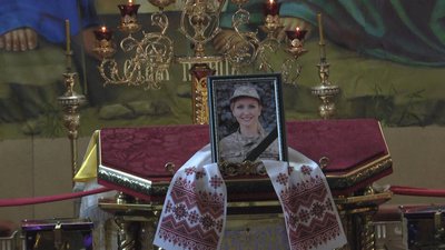 Загинула під час виконання бойового завдання: у Житомирі попрощалися з Аллою Ковєрєнє Загинула під час виконання бойового завдання: у Житомирі попрощалися з Аллою Ковєрєнє