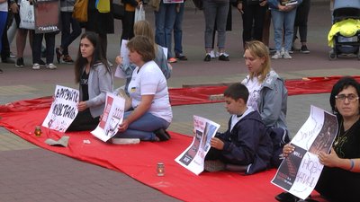У Хмельницькому відбулась акція #SaveAzov: підтримай військовополонених У Хмельницькому відбулась акція #SaveAzov: підтримай військовополонених