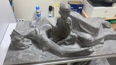 Мати, що померла від голоду. У Дніпрі в музеї спротиву Голодомору з'явився новий експонат Мати, що померла від голоду. У Дніпрі в музеї спротиву Голодомору з'явився новий експонат