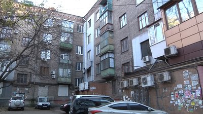 У будинку на проспекті Соборному усунули причину руйнування, проте ремонт робити не планують
