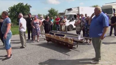 На Баранівщині люди перекривали дорогу, вимагаючи справедливого розслідування смерті односельця