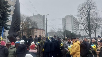 У Хмельницькому поклали квіти до пам'ятника Героям Небесної Сотні