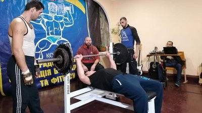 У кропивницькій колонії влаштували змагання з важкої атлетики для перевиховання засуджених