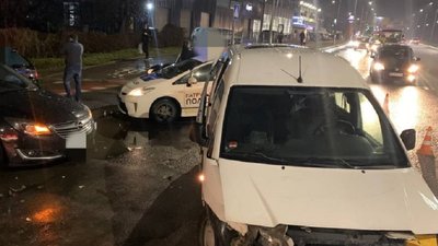 У Львові через зіткнення трьох авто отримала травми 37-річна жінка У Львові через зіткнення трьох авто отримала травми 37-річна жінка