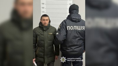 Наркотики на Чернігівщині: поліцейські затримали підозрюваного у торгівлі наркотиками