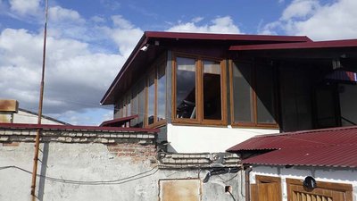 У Тернополі посадовець облаштував на даху багатоповерхівки тренажерний зал