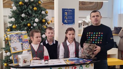 Миколай їде на коні з мішком подарунків для ЗСУ: у Черкасах погасили марку Миколай їде на коні з мішком подарунків для ЗСУ: у Черкасах погасили марку