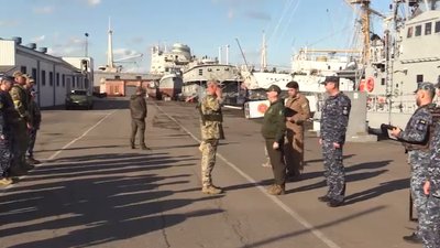 "Дуже важливо дякувати своєчасно": в Одесі міністр оборони Резніков нагородив захисників Україні