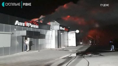 На Рівненщині горів склад з шинами, була загроза вибуху