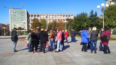 "Поставили перед фактом": у Черкасах мешканці гуртожитку, яких виселяють, влаштували мітинг "Поставили перед фактом": у Черкасах мешканці гуртожитку, яких виселяють, влаштували мітинг