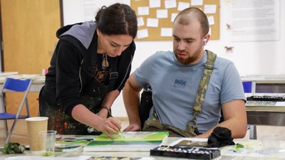 "Мистецтво як стратегія стійкості": закарпатка проводить арттерапію для військових та їхніх родин "Мистецтво як стратегія стійкості": закарпатка проводить арттерапію для військових та їхніх родин