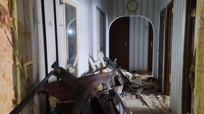 У Кропивницькому мешканці пошкоджених вибухом квартир забирають речі зі своїх осель
