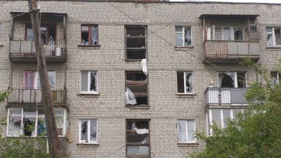 Розбитий дитмайданчик, повалені дерева та вибиті вікна: російські окупанти 29 травня обстріляли Харків