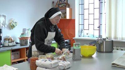 Маркела Вангер готує обіди Маркела Вангер готує обіди