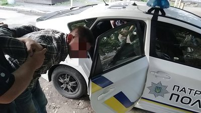 Пили алкоголь та чіплялися до людей. У Франківськ заїхала група людей, які жебракують