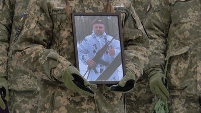 На Полтавщині поховали загиблого бійця Олександра Глушка На Полтавщині поховали загиблого бійця Олександра Глушка