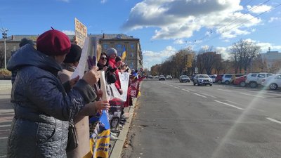 "Ми пам'ятаємо про кожного": у Черкасах відбулася акція на підтримку полонених "Ми пам'ятаємо про кожного": у Черкасах відбулася акція на підтримку полонених