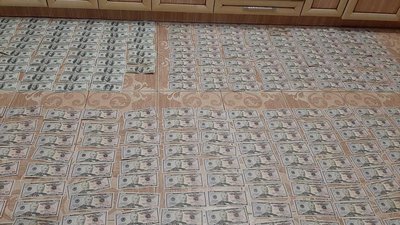 23 тисячі підроблених доларів. На Прикарпатті впіймали іноземця-фальшивомонетника
