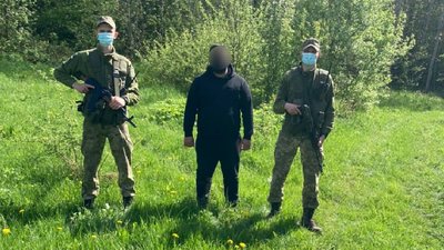 Іноземця без документів затримали в горах Закарпаття біля держкордону